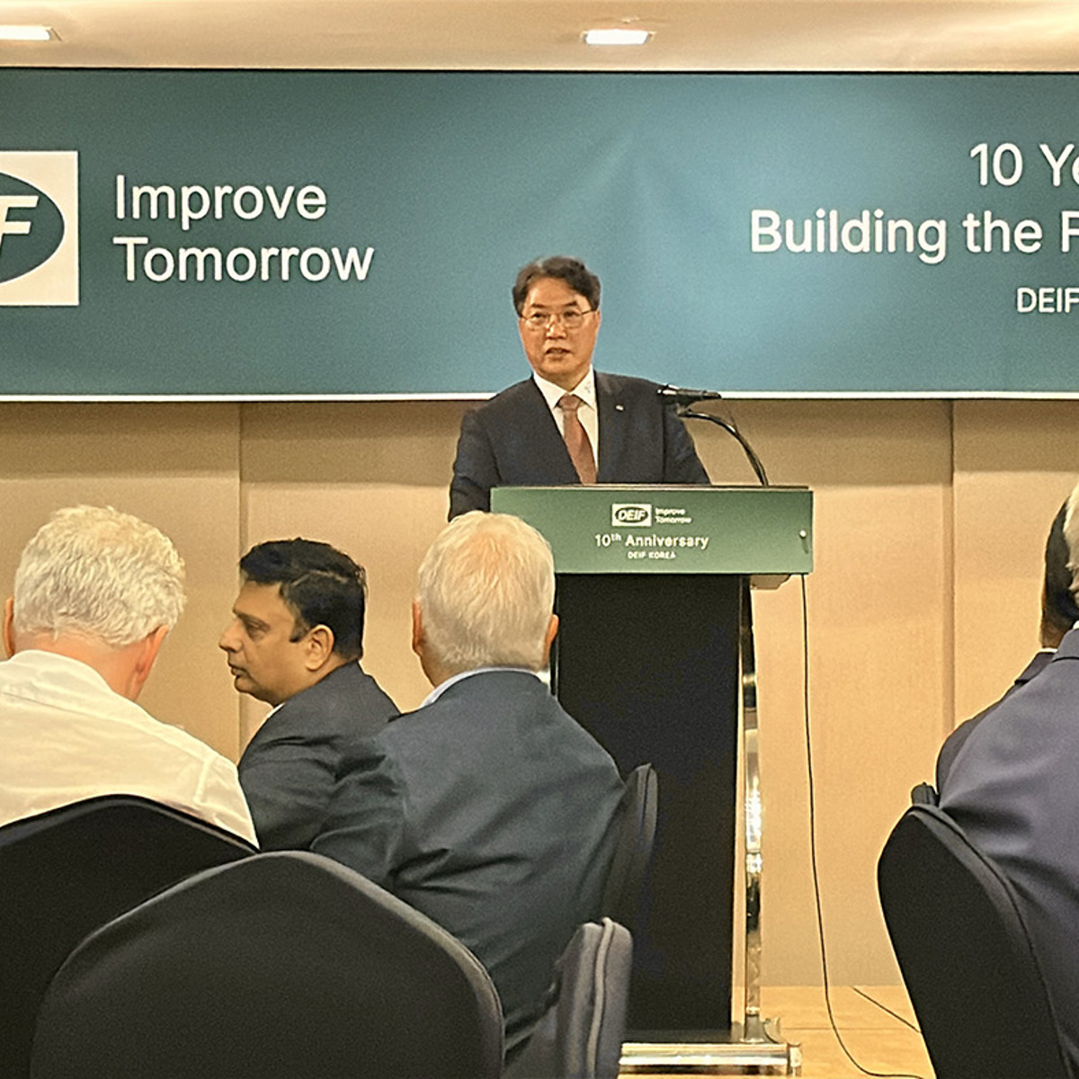 Speaker Inwoong Kang